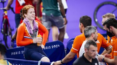 SAINT-QUENTIN-EN-YVELINES - Hetty van de Wouw na afloop van de kwartfinale van het onderdeel sprint (v) bij het baanwielrennen in het Velodrome op de Olympische Spelen. ANP REMKO DE WAAL