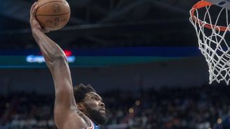 2022-12-27 19:14:56 epa10379633 Philadelphia 76ers center Joel Embiid in action during the first half of the NBA basketball game between the Philadelphia 76ers and the Washington Wizards at the Capital One Arena in Washington, DC, USA, 27 December 2022.  EPA/SHAWN THEW  SHUTTERSTOCK OUT