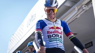 epa12858457 Belgium rider Remco Evenepoel of the Team RedBull BORA hansgrohe gets ready at the begining of the 7th and last stage of the Volta Ciclista a Catalunya, with stafrt and finish in Barcelona, Catalonia, Spain, 29 March 2026.  EPA/Siu Wu