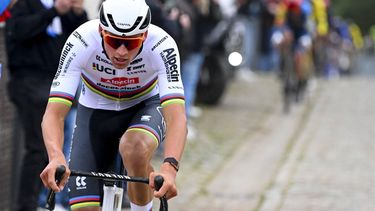 Dutch Mathieu van der Poel of Alpecin-Deceuninck competes in the 'E3 Classic' one day cycling race, in Harelbeke, on March 22, 2024. 
Tim De WAELE / Belga / AFP