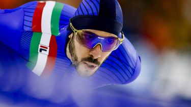 HEERENVEEN - Davide Ghiotto (Italië) in actie op de 5000 meter allround voor mannen tijdens de tweede dag van de ISU EK Allround & Sprint in Thialf. ANP KOEN VAN WEEL
