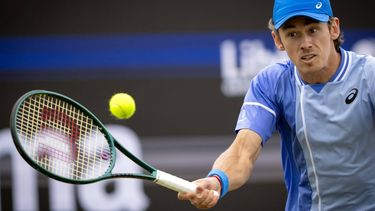 ROSMALEN - Alex de Minaur (AUS) in de halve finale in actie tegen Ugo Humbert (FRA) op de achtste dag van het Libema Open tennis toernooi in Rosmalen. ANP SANDER KONING