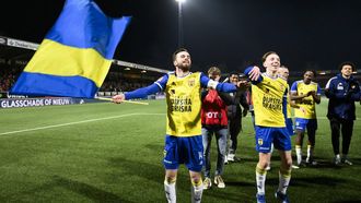 LEEUWARDEN - (l-r) Michael Breij of SC Cambuur, Fedde de Jong of SC Cambuur vieren de overwinning tijdens de Kwartfinale KNVB Beker wedstrijd tussen SC Cambuur en Vitesse in het Cambuur Stadion op 7 februari 2024 in Leeuwarden, Nederland. ANP COR LASKER