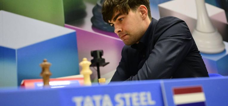 WIJK AAN ZEE - Jorden van Foreest tegen Alireza Firouzja tijdens de eerste speelronde van het Tata Steel Masters schaaktoernooi.  ANP OLAF KRAAK