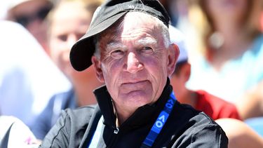 epa06442616 Former Australian tennis player Neale Fraser watches the first round match between Jordan Thompson of Australia and Nicolas Kicker of Argentina at the Australian Open tennis tournament in Melbourne, Victoria, Australia, 16 January 2018.  EPA/JULIAN SMITH  AUSTRALIA AND NEW ZEALAND OUT