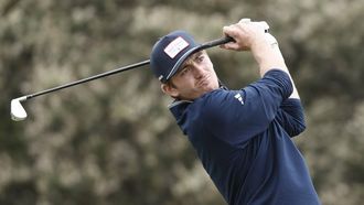 epa10693902 Nick Dunlap of the United States at the 12th tee during the first round of the 2023 US Open golf tournament on the North Course of the Los Angeles Country Club in Los Angeles, California, USA, 15 June 2023.  EPA/ETIENNE LAURENT