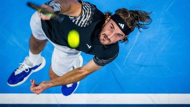 2023-10-19 02:00:00 Greece's Stefanos Tsitsipas serves during the Antwerp ATP tennis tournament second round match against Netherlands' Botic van de Zandschulp in Antwerp, on October 19, 2023.  
JASPER JACOBS / Belga / AFP