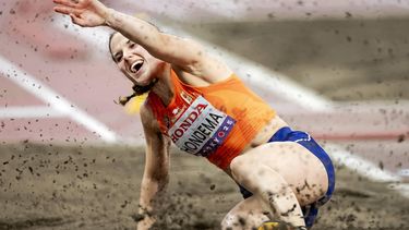 TOKIO - Pauline Hondema op het onderdeel verspringen tijdens de WK atletiek in het Japan National Stadium. ANP ROBIN VAN LONKHUIJSEN