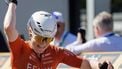 epa12875053 Dutch cyclist Charlotte Kool of team Fenix -Premier Tech, crosses the finish line to win the 130,3 kilometres Scheldeprijs one-day cycling race from Schoten to Schoten, in Schoten, Belgium, 08 April 2026.  EPA/OLIVIER MATTHYS
