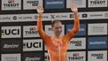 Netherlands' #34 Lorena Wiebes celebrates during the award ceremony after winning the women's scratch 10km final at the 2025 UCI Track World Championships, at the Peñalolen Velodrome in Santiago, on October 22, 2025. 
Rodrigo ARANGUA / AFP
