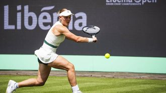 DEN BOSCH - Suzan Lamens tijdens de WTA-enkelspelwedstrijd tegen Anastasia Potapova op het Libéma Open 2026. Het gecombineerde ATP/WTA-toernooi wordt gehouden op het evenemententerrein van het voormalige autothemapark Autotron. FREEK VAN DEN BERGH / ANP