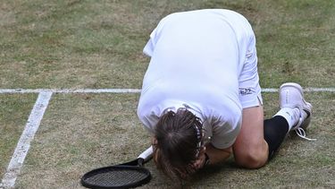 Kazakhstan's Alexander Bublik celebrates winning against Russia's Daniil Medvedev (not in picture) in the men's singles final match of the Halle Open ATP tennis tournament in Halle, western Germany, on June 22, 2025. 
CARMEN JASPERSEN / AFP