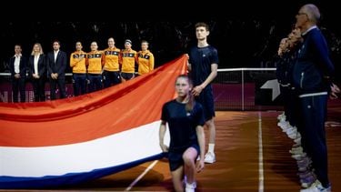 DEN HAAG - Captain Elise Tamaela, Suzan Lamens, Anouk Koevermans, Eva Vedder en Demi Schuurs voorafgaand aan de eerste wedstrijd van de Billie Jean King Cup tenniswedstrijd, kwalificaties groep F, van Duitsland tegen Nederland. ANP KOEN VAN WEEL