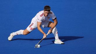 epa10823895 England's Nicholas Bandurak in action during the men’s final match Netherlands vs England at the EuroHockey Championships 2023 in Moenchengladbach, Germany, 27 August 2023.  EPA/FRIEDEMANN VOGEL