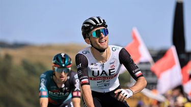 2023-07-22 17:07:39 epa10762450 British rider Adam Yates of team UAE Team Emirates reacts as he crosses the finish line of the 20th stage of the Tour de France 2023, a 134kms from Belfort to Le Markstein Fellering, France, 22 July 2023.  EPA/CHRISTOPHE PETIT TESSON