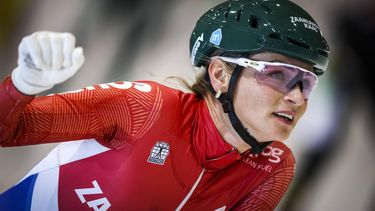 LEEUWARDEN - Schaatsster Irene Schouten juicht na het winnen tijdens de finale van de vrouwen op de marathon cup. Het is haar laatste wedstrijd omdat de 31-jarige drievoudig olympisch kampioene stopt met schaatsen. ANP VINCENT JANNINK