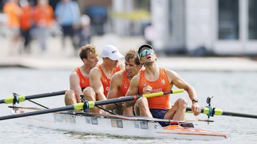 AMSTERDAM - Leonard van Lierop, Gert-Jan Van Doorn, Eli Brouwer en Rik Rienks na het behalen van de tweede plek tijdens de finale op het onderdeel mannen vierzonder op de zesde dag van de wereldkampioenschappen roeien op de Bosbaan in het Amsterdamse Bos. IRIS VAN DEN BROEK / ANP