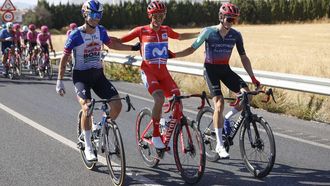 epa13237011 Spanish rider Enric Mas (C) of Movistar team during the 21st and final stage of the La Vuelta a Espana cycling tour, a race over 112km with start and finish in Granada, southern Spain, 13 September 2026.  EPA/Javier Lizon