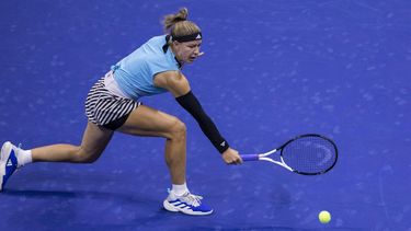 Czech Republic's Karolina Muchova returns the ball to USA's Coco Gauff during the US Open tennis tournament women's singles semi-finals match at the USTA Billie Jean King National Tennis Center in New York City, on September 7, 2023. 
COREY SIPKIN / AFP