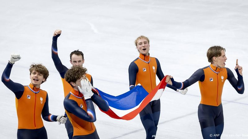 MILAAN - Melle van 't Wout, Itzhak de Laat, Teun Boer, Friso Emons en Jens van 't Wout tijdens de finale 5000 meter relay bij het shorttrack schaatsen in de Milano Ice Skating Arena op de Olympische Winterspelen van Milaan. IRIS VAN DEN BROEK / ANP