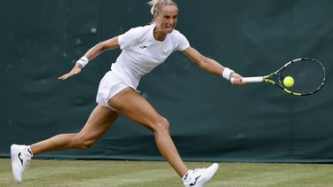 epa12208762 Arantxa Rus of the Netherlands in action during the Women's 1st round match against Caroline Dolehide of the US at the Wimbledon Championships, Wimbledon, Britain, 01 July 2025.  EPA/TOLGA AKMEN  EDITORIAL USE ONLY