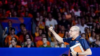 2023-06-25 16:20:58 ROTTERDAM - Coach Roberto Piazza van Nederland tijdens de Nations League volleybalwedstrijd tussen Nederland en Servië. ANP SEM VAN DER WAL