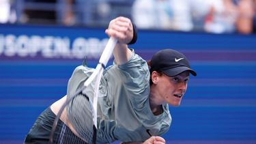 Italy's Jannik Sinner serves to USA's Mackenzie McDonald during their men's singles first round match on day two of the US Open tennis tournament at the USTA Billie Jean King National Tennis Center in New York City, on August 27, 2024. 
Kena Betancur / AFP