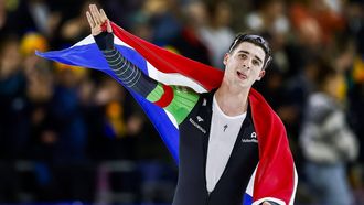 HEERENVEEN - Jenning de Boo juicht na het winnen van het Nederlandse kampioenschap sprint schaatsen tijdens de tweede dag in Thialf. ANP VINCENT JANNINK