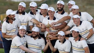 epa12413703 Members of Team Europe celebrate after securing the Ryder Cup at the 2025 Ryder Cup golf tournament at the Bethpage Black Golf Course in Farmingdale, New York, USA, 28 September 2025.  EPA/ERIK S. LESSER