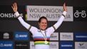 epa10191164 Ellen van Dijk of the Netherlands celebrates on the podium after winning the gold medal in the women's Elite Time Trial during the UCI Road Cycling World Championships in Wollongong, New South Wales, Australia, 18 September 2022.  EPA/DEAN LEWINS  AUSTRALIA AND NEW ZEALAND OUT