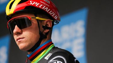 Soudal Quick–Step's Belgian cyclist Remco Evenepoel looks on prior to the start of the 1st stage of the Paris-Nice cycling race, 158 km between Les Mureaux and Les Mureaux, on March 3, 2024. 
Thomas SAMSON / AFP