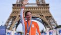 Netherlands' Marianne Vos celebrates her silver medal on the podium during the medal ceremony for the women's cycling road race during the Paris 2024 Olympic Games in Paris, on August 4, 2024. 
David GRAY / AFP