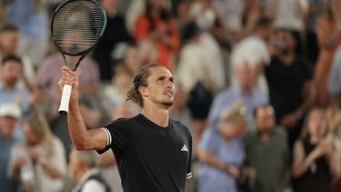Germany's Alexander Zverev celebrates his victory over France's Quentin Halys during their men's singles match on day 6 of the French Open tennis tournament on Court Philippe-Chatrier at the Roland-Garros Complex in Paris on May 29, 2026. 
Thomas SAMSON / AFP