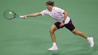 epa13205803 Alexander Zverev of Germany in action against Lorenzo Sonego of Italy during their Men’s Singles round one match of the US Open Tennis Championships in Flushing Meadows, New York, USA, 01 September 2026.  EPA/BRIAN HIRSCHFELD