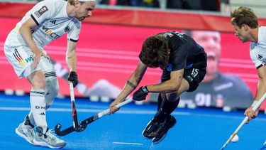 epa13197526 Thies Prinz of Germany and Tomas Ruiz of Argentina in action during the Men's semifinals match Germany vs Argentina of the FIH Hockey World Cup 2026 in Wavre, Belgium, 28 August 2026.  EPA/OLIVIER MATTHYS