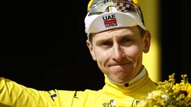 epa13120557 Slovenian cyclist Tadej Pogacar of UAE Team Emirates XRG celebrates on the podium wearing the overall leader's yellow jersey after Stage 15 of the Tour de France, a 183.9 km route from Champagnole to Plateau de Solaison, France, 19 July 2026.  EPA/YOAN VALAT