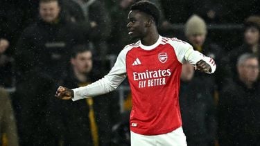 Arsenal's English midfielder #07 Bukayo Saka celebrates scoring the team's first goal during the English Premier League football match between Wolverhampton Wanderers and Arsenal at the Molineux stadium in Wolverhampton, central England on February 18, 2026. 
Paul ELLIS / AFP