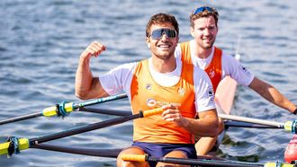 2023-09-08 10:46:35 BELGRADO - Melvin Twellaar en Stef Broenink in actie op de halve finale dubbele skiff tijdens de zesde dag van de wereldkampioenschappen roeien in de Servische hoofdstad Belgrado. ANP IRIS VAN DEN BROEK