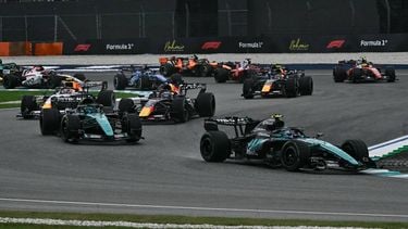 Mercedes' Italian driver Kimi Antonelli (R) and Mercedes' British driver George Russell steer their cars during the Formula One Bahrain Grand Prix in Sepang on October 4, 2026. 
Lillian SUWANRUMPHA / AFP