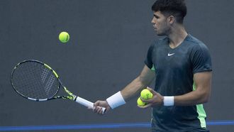 2023-10-01 17:02:19 epa10893483 Carlos Alcaraz of Spain prepares to serve against Lorenzo Musetti of Italy during their second round match at the China Open tennis tournament, in Beijing, China, 01 October 2023.  EPA/ANDRES MARTINEZ CASARES