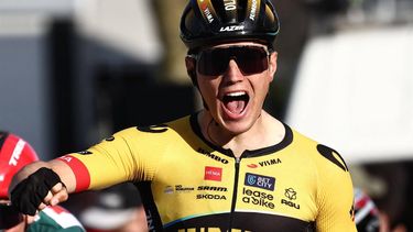 Jumbo-Visma's Dutch rider Olav Kooij celebrates as he crosses the finish line to win the 5th stage's of the 81st Paris - Nice cycling race, 212,5 km between Saint-Symphorien-sur-Coise and Saint-Paul-Trois-Chateaux, on March 9, 2023. 
Anne-Christine POUJOULAT / AFP