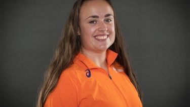 Silver medallist in the women's discus throw Netherlands' athlete Jorinde van Klinken poses for portraits during a studio photo session on the sidelines of the World Athletics Championships in Tokyo on September 15, 2025. 
Andrej ISAKOVIC / AFP