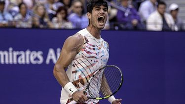 2023-09-02 21:22:23 Spain's Carlos Alcaraz celebrates a point against Britain's Daniel Evans during their US Open tennis tournament men's singles third round match at the USTA Billie Jean King National Tennis Center in New York City, on September 2, 2023. 
KENA BETANCUR / AFP