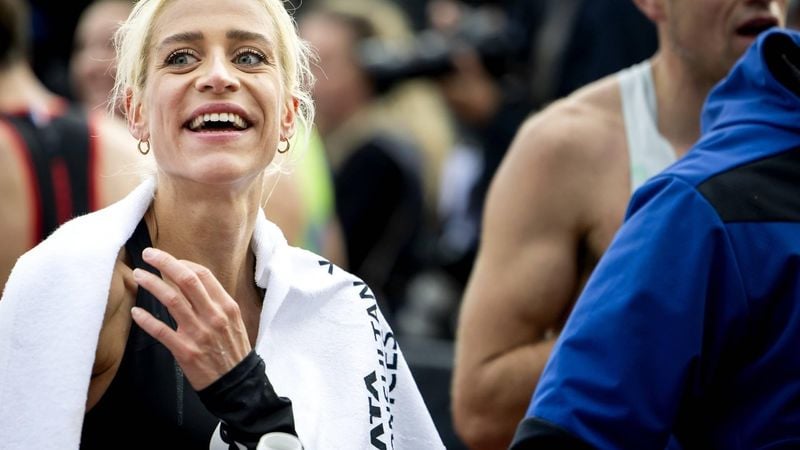 AMSTERDAM - Mikky Keetels komt over de finish bij de 50e editie van de marathon van Amsterdam. ANP KOEN VAN WEEL