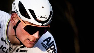 Alpecin - Deceuninck team's Dutch rider Mathieu Van Der Poel competes in the Men's cyclocross elite race stage 7 of the UCI World Cup competition, in Gavere, on December 26, 2025. 
JASPER JACOBS / Belga / AFP