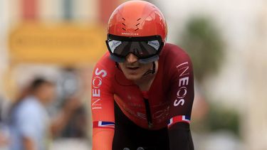 epa11490495 British rider Geraint Thomas of INEOS Grenadiers crosses the finish line of the 21th stage of the 2024 Tour de France cycling race over 33km Individual time-trial (ITT) from Monaco to Nice, 21 July 2024.  EPA/GUILLAUME HORCAJUELO
