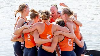 SHANGHAI -  Hermijntje Drenth, Ilse Kolkman, Linn van Aanholt, Lisanne van der Lelij, Nika Vos, Tinka Offereins, Vera Sneijders, Ymkje Clevering en Dieuwke Fetter (stuur) in actie tijdens de finale vrouwen-acht op de WK roeien in Shanghai. ANP IRIS VAN DEN BROEK