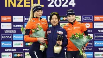 epa11205139 (L-R) Second placed  Jutta Leerdam of the Netherlands, first placed Miho Takagi of Japan, and third placed Femke Kok of the Netherlands on the podium after the Women’s 1000m event at the ISU Speed Skating Allround World Championships in Inzell, Germany, 07 March 2024.  EPA/ANNA SZILAGYI