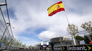 MADRID - De Spaanse vlag bij bocht 3 van het nieuwe Madring-circuit voorafgaand aan de Grote Prijs van Spanje. SEM VAN DER WAL / ANP