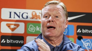 KAUNAS - Bondscoach Ronald Koeman tijdens een persconferentie van het Nederlands elftal in het Dariaus en Girėno stadion. Het Nederlands elftal bereidt zich voor op de WK-kwalificatieduel tegen Litouwen. ANP MAURICE VAN STEEN
